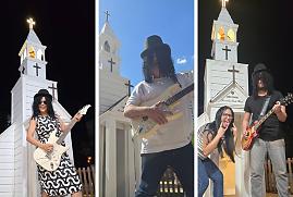 Cuiabanos aproveitam réplica de capela e entram no clima do rock