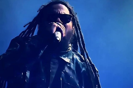 O ex-vocalista do O Rappa sofreu uma lesão grave no joelho durante um show no Rio de Janeiro em maio.