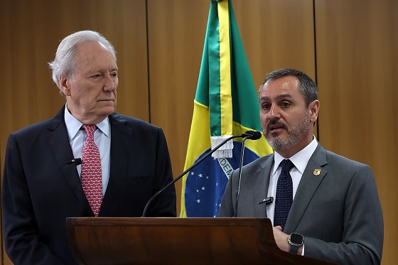 Ministro da Justiça e diretor-geral da PF participaram de reunião com Lula hoje (29).