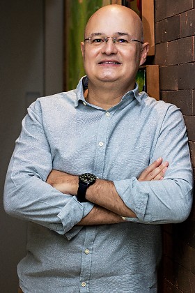 Raul Spinelli, arquiteto e urbanista, especialista em Planejamento e Desenvolvimento Regional, autor de dois projetos premiados no Prêmio Master Imobiliário 2024 e 2025.