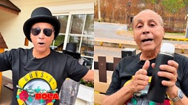 Vestido de roqueiro, Júlio diverte com dicas para show