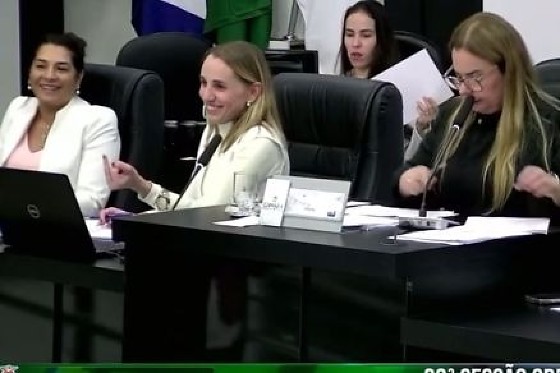 Essa não é a primeira “gafe” de Katiuscia durante uma sessão.