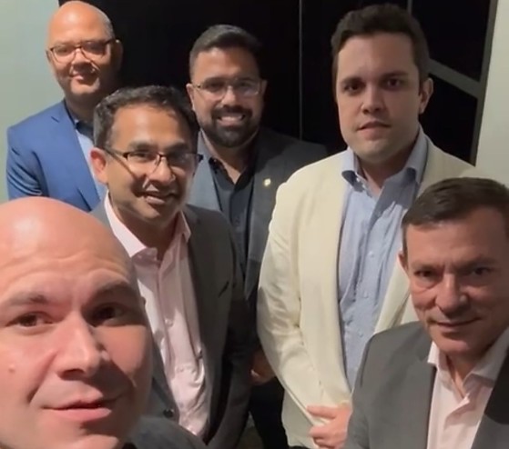 A viagem oficial aos Emirados Árabes Unidos, custeada pelo próprio governo árabe, reuniu apenas 15 prefeitos brasileiros, e Abilio foi o único representante de Mato Grosso.