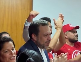Boulos toma posse e declara que ministério é do MTST