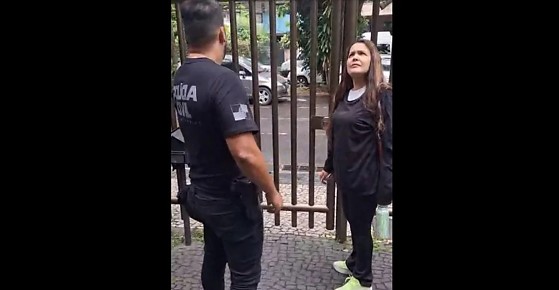 De acordo com as investigações conduzidas pela 41ª DP (Tanque), Marcela se apresentava na internet como influenciadora, terapeuta holística e “magista”, usando o nome “Chandhra Carriem”.