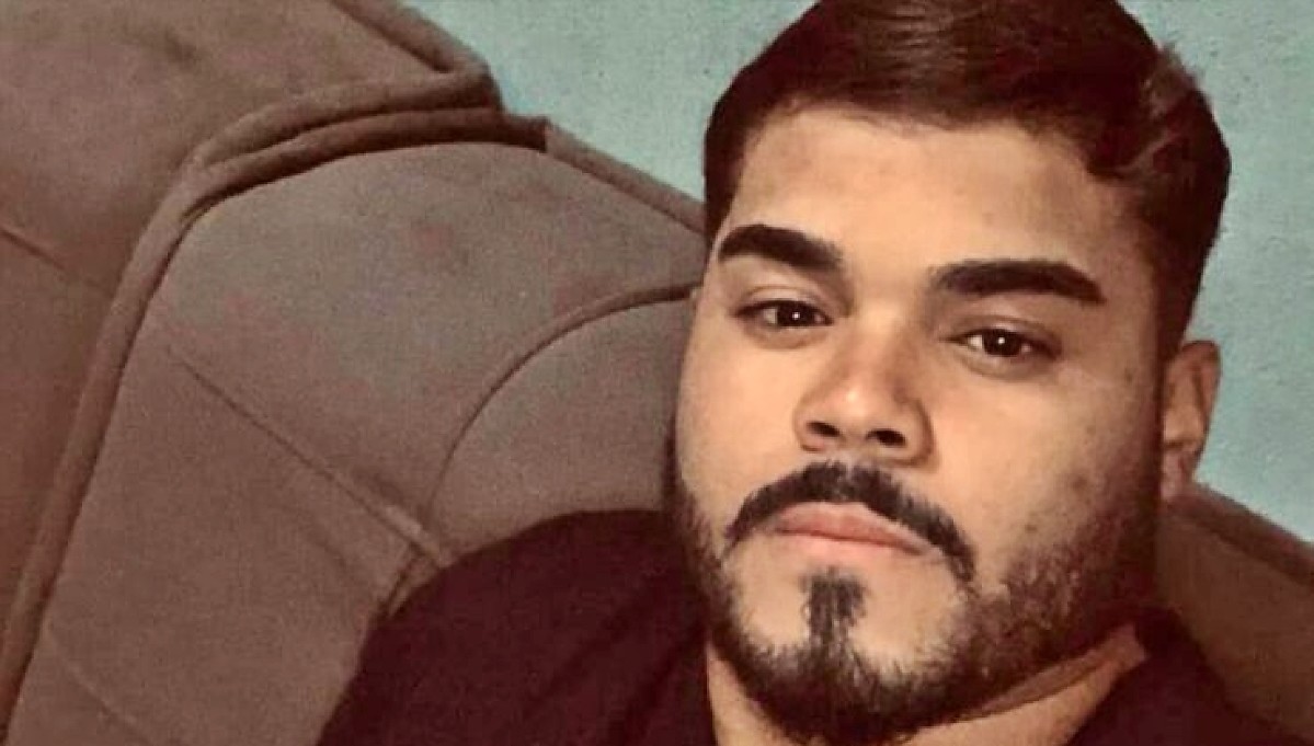 Jovem é assassinado a tiros dentro de sorveteria 