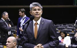 Medeiros: Fávaro, se você não sabe usar tornozeleira, é melhor ir treinando