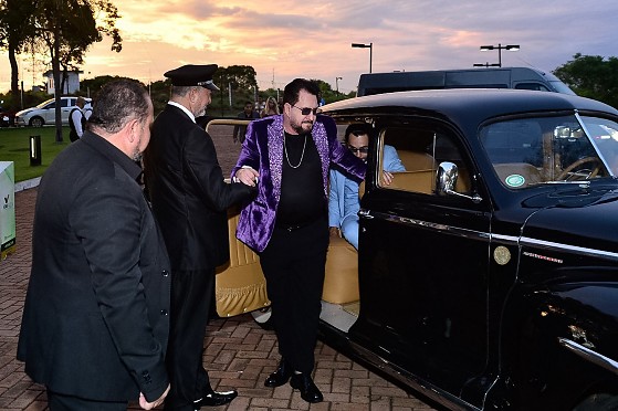 Emocionado, Marrone chegou ao evento de uma forma diferente: em um DeSoto da Chrysler Corporation