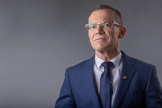 Contarato já foi delegado e já votou pelo fim da saidinda de presos