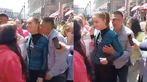 Presidente do México sofre assédio sexual em caminhada na rua na Cidade do México, no México, em 4 de novembro de 2025