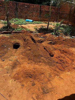 Os policiais foram ao endereço informado na denúncia e encontraram duas mulheres que, questionadas sobre o fato, negaram toda a situação, mas que apresentaram divergências nos depoimentos.