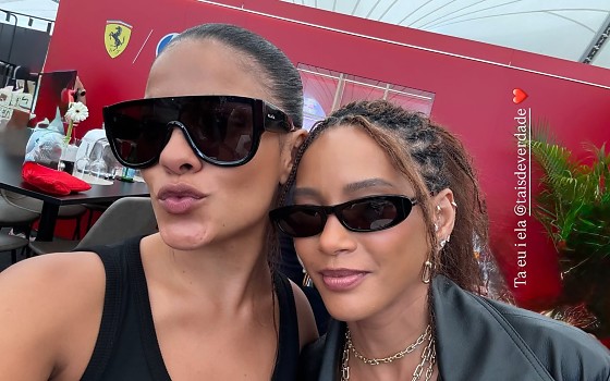 Bella Campos posou com Taís Araujo no Autódromo de Interlagos