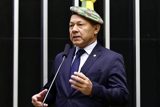 Coronel Chrisóstomo transformou o próprio gabinete na Câmara em um cabide de empregos