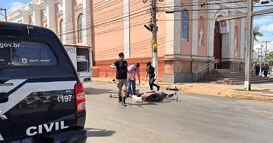 O acidente ocorreu na manhã desta sexta-feira (7), na esquina da Paróquia São Gonçalo.