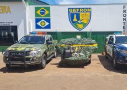 Polícia intercepta carro com mais de 100 tabletes de droga