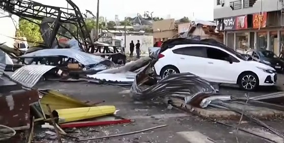 Tornado causa destruição em Rio Bonito do Iguaçu