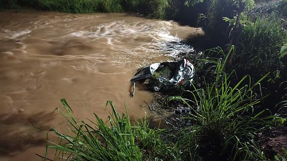 Duas pessoas, sendo ambas menores de idade, morreram no acidente.
