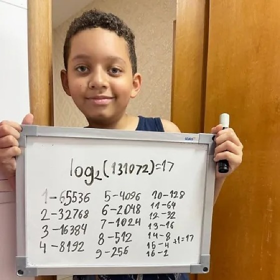 Rafael gosta de estudar logaritmos antes de dormir