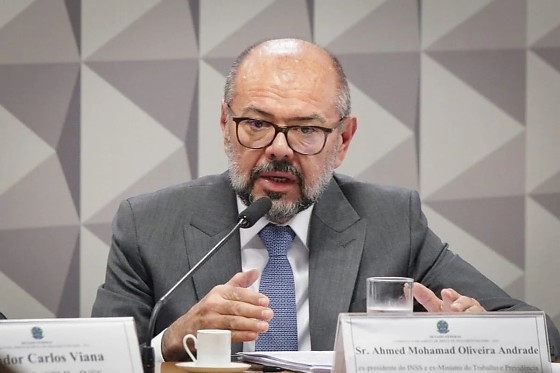 O ex-ministro da Previdência José Carlos Oliveira, que hoje se chama Ahmed Mohamad Oliveira, foi aposentado em 6 de outubro