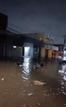 O volume de água se acumulou rapidamente