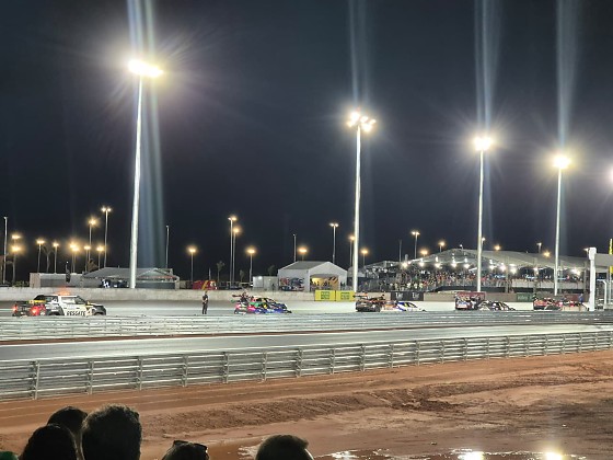 O evento começou por volta das 21h50; a prova tem 50 minutos mais uma volta