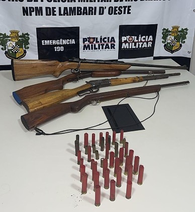 A equipe de militares recebeu informações da agência local de inteligência de que um homem estava comercializando armas de fogo sem autorização na cidade.
