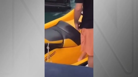 Mulher fica ferida após ter cabelo sugado por motoaquática  