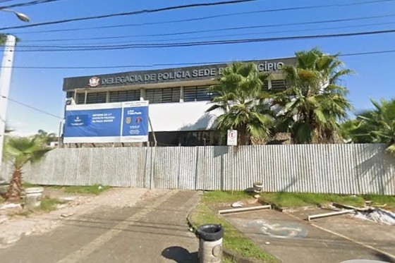 À polícia, a esposa disse que o homem estava bem e que estavam se preparando para sair