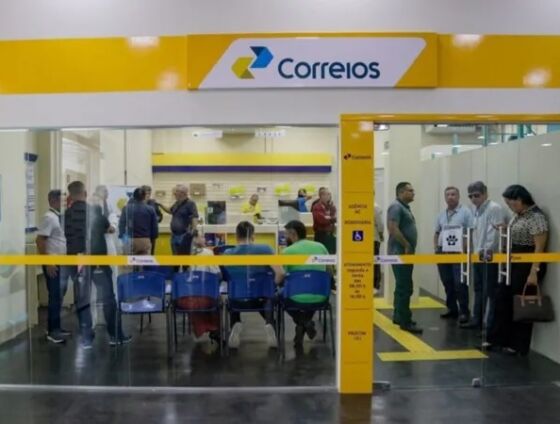 Trabalhadores dos Correios começaram a retornar ao serviço às 22h de quinta-feira (24).