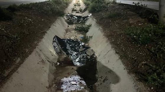 A Delegacia Especializada de Delitos de Trânsito (Deletran) foi acionada por volta de 0h22 e encontrou as duas vítimas já sem vida ao lado da motocicleta