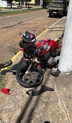 O jovem foi socorrido em estado grave pelo Serviço de Atendimento Móvel de Urgência (Samu) e encaminhado ao Hospital Regional, mas não resistiu aos ferimentos