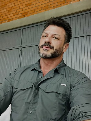 Ewerton Zanata teve dupla sertaneja em Cuiabá nos anos 2000.