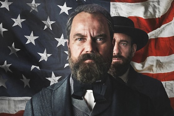 Como um Relâmpago, que revisita o atentado que matou o 20º presidente dos Estados Unidos, James A. Garfield, em 1881.