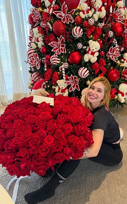 O dia de Virginia Fonseca, de 26 anos, amanheceu florido nesta sexta-feira (28).