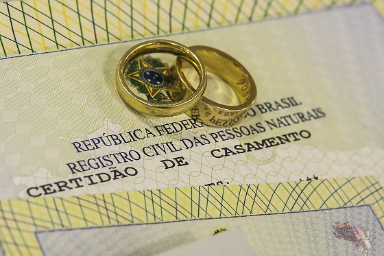 O cenário representa uma mudança importante no perfil dos casamentos mato-grossenses. Em 2003, início da série, manter o nome de solteiro ocorria em apenas 18% das celebrações.