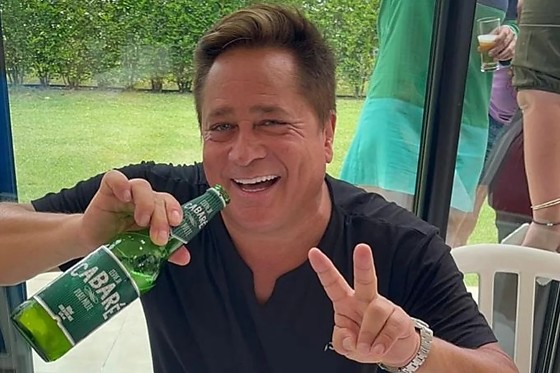 Leonardo responde com ironia pergunta de funcionária sobre a Copa.