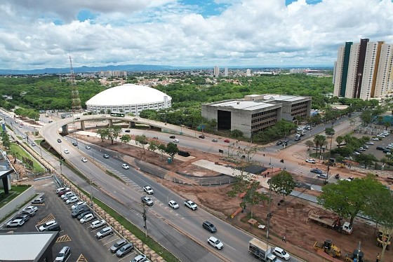 Novo retorno já está aberto para trânsito e dá acesso à lateral do shopping