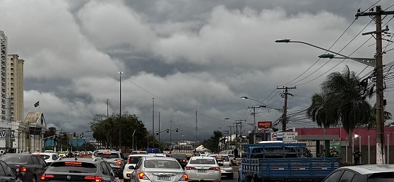 O volume de chuva esperado para hoje é de até 2,4 milímetros, com alta probabilidade de formação de arco-íris em alguns períodos do dia.