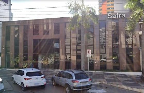 O Banco Safra, na Avenida do CPA, onde os bandidos foram presos tentando furtar uma TV
