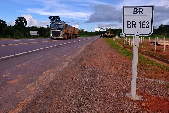 Roda de caminhão se soltou a atingiu mulher na BR-163