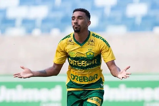 Mateusinho, lateral-direito do Cuiabá
