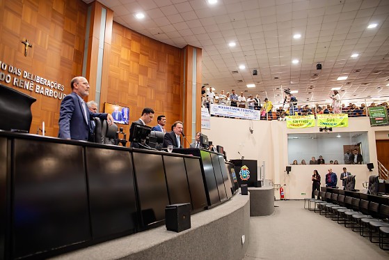 PEC foi apresentada em sessão extraordinária reaslizada hoje (21).