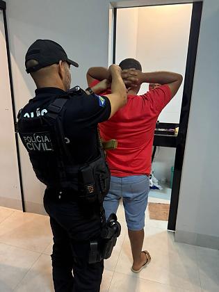 Os mandados são cumpridos simultaneamente nas cidades de Araputanga, Indiavaí, São José dos Quatro Marcos e Cuiabá, contando com a participação de 25 policiais civis