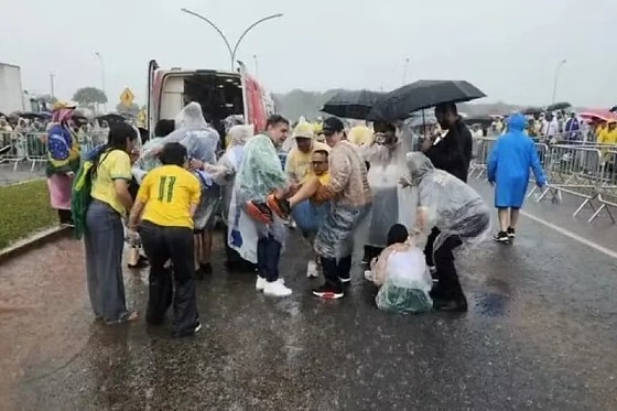 Raio deixou dezenas de feridos em manifestação convocada por Nikolas Ferreira