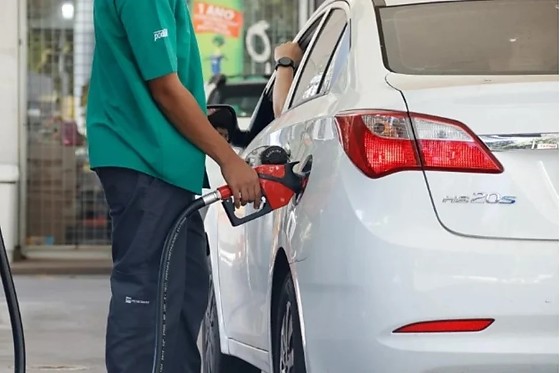 Desde dezembro de 2022, os preços de gasolina para as distribuidoras foram reduzidos em R$ 0,50/litro