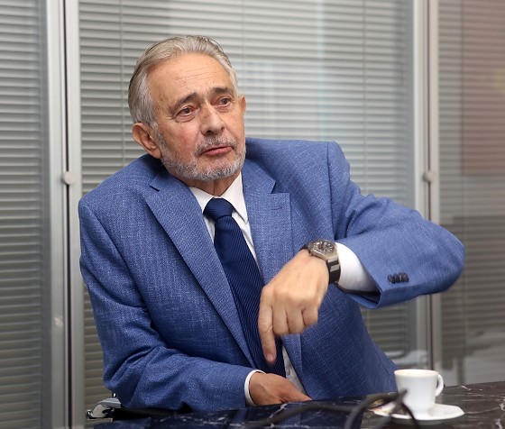 Samuel Hanan é engenheiro com especialização nas áreas de macroeconomia, administração de empresas e finanças, empresário, e foi vice-governador do Amazonas (1999-2002). Autor dos livros “Brasil, um país à deriva”, “Caminhos para um país sem rumo” e