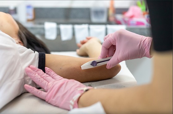 Contraceptivo subdérmico, que pode custar até R$ 1 mil nas farmácias, é considerado um dos métodos mais eficazes para evitar gravidez não planejada