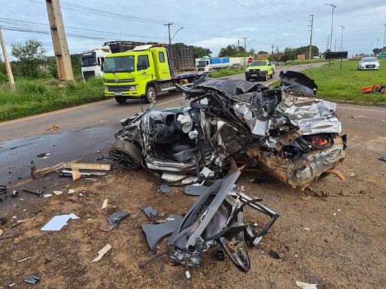 Equipes da concessionária seguem no local realizando a remoção dos veículos e a limpeza da pista para posterior liberação do tráfego