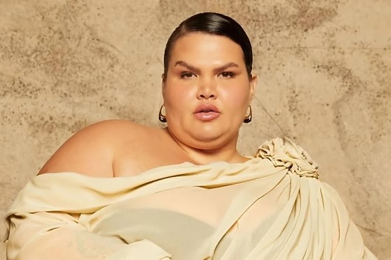 Após perder 85 kg, Thais Carla publicou uma foto com a transformação no corpo.