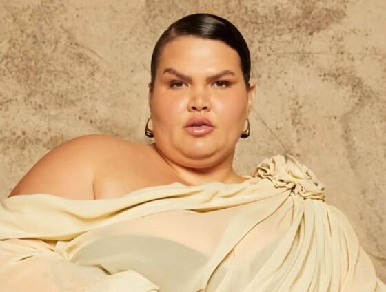 Após perder 85 kg, Thais Carla publicou uma foto com a transformação no corpo.